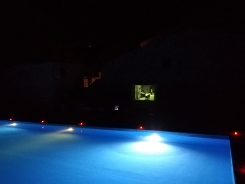 cine en la piscina
